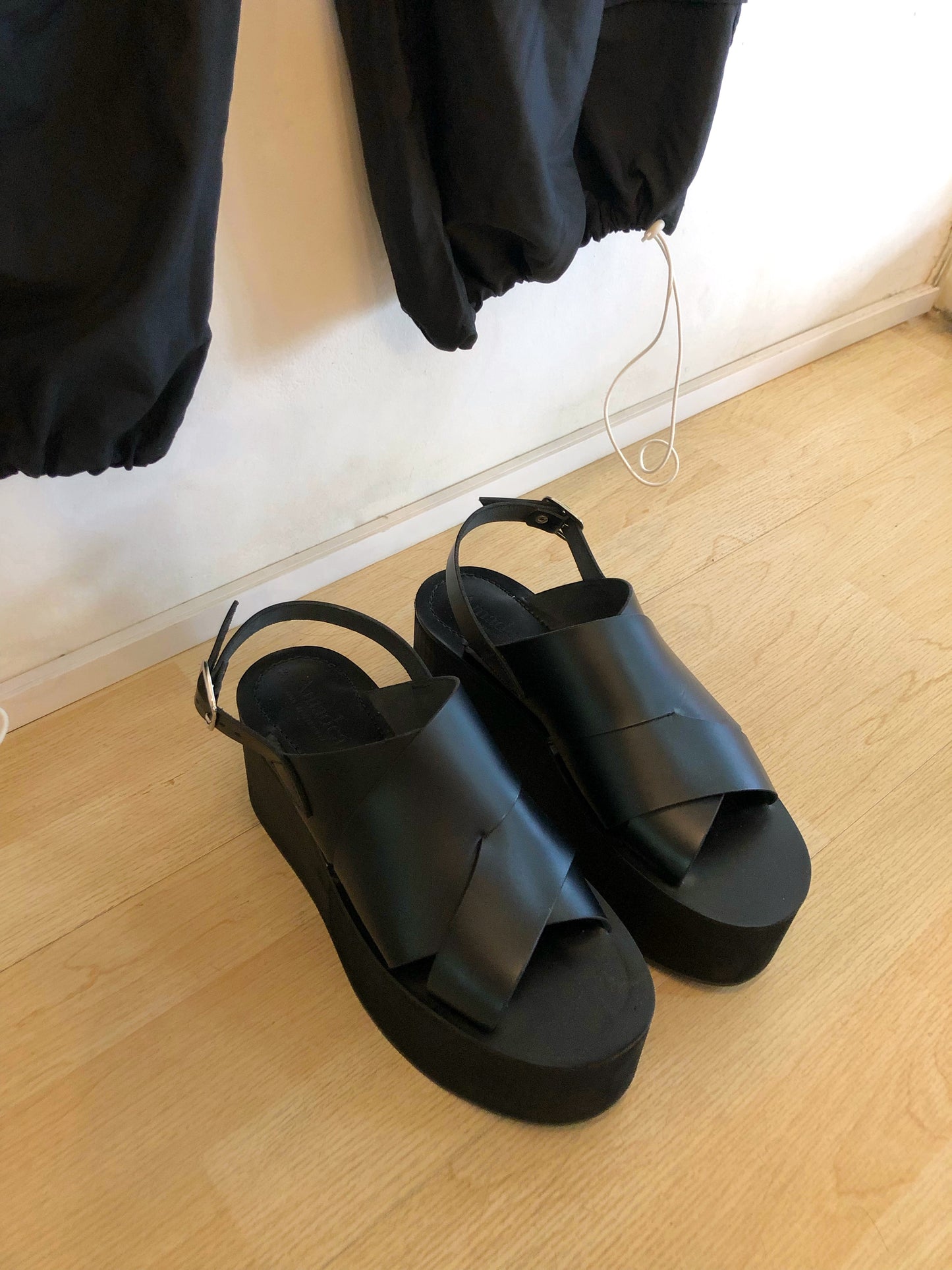 PLATAFORMA FIRST / BLACK
