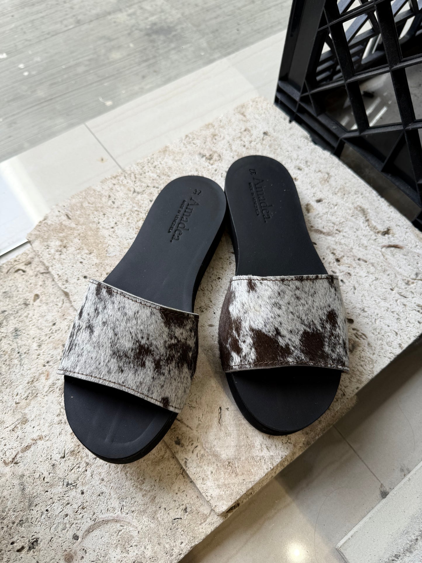 SANDALIA FURRY COWPRINT