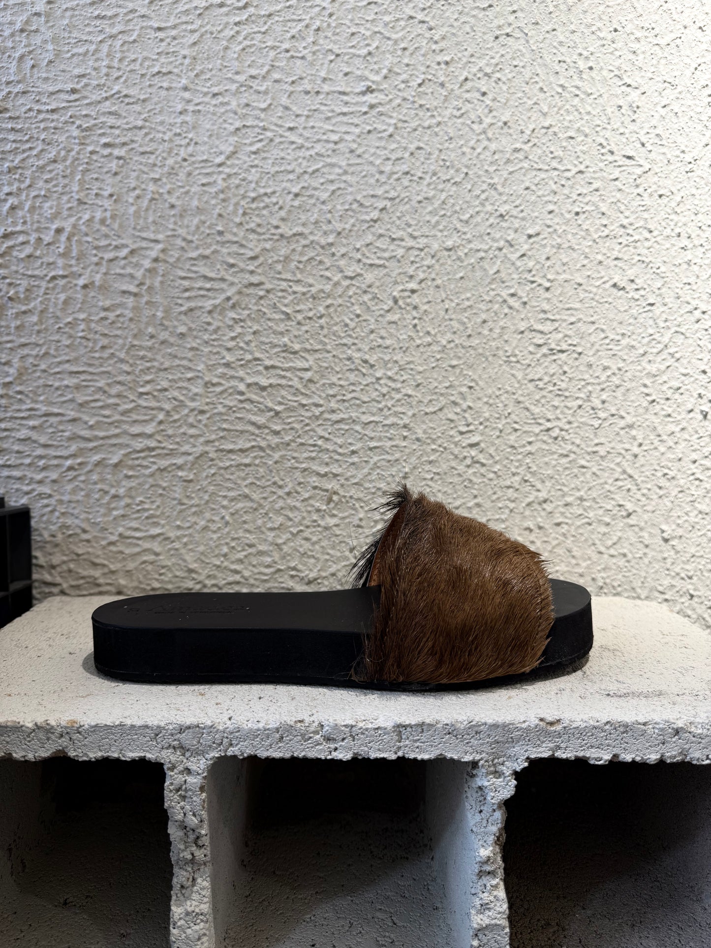 SANDALIA FURRY / CALF HAIR CHIVO