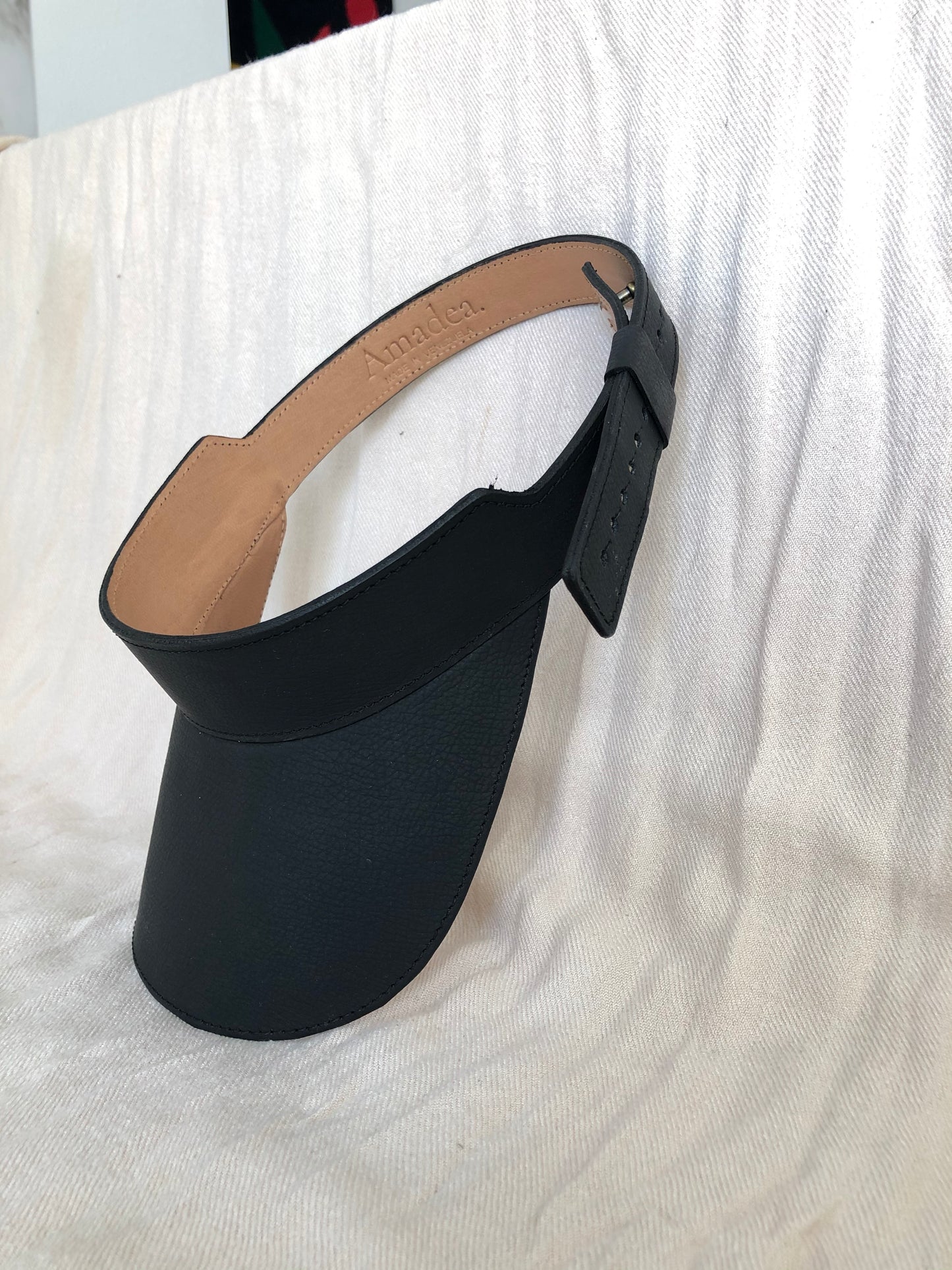 VISERA DE CUERO - BLACK