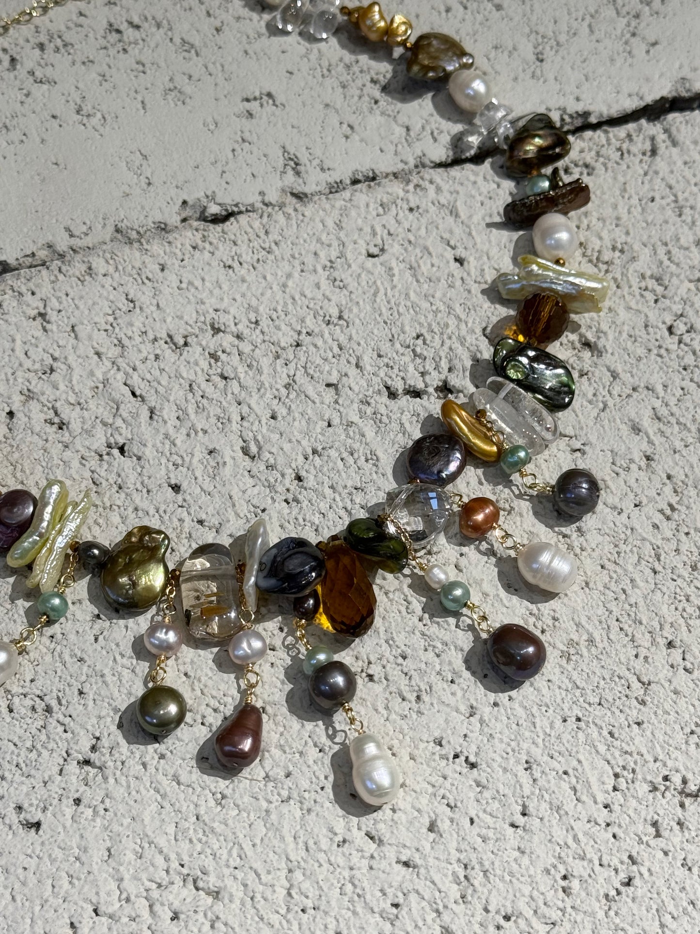 COLLAR PERLAS Y PIEDRAS / MULTICOLOR - OJO CORAZON