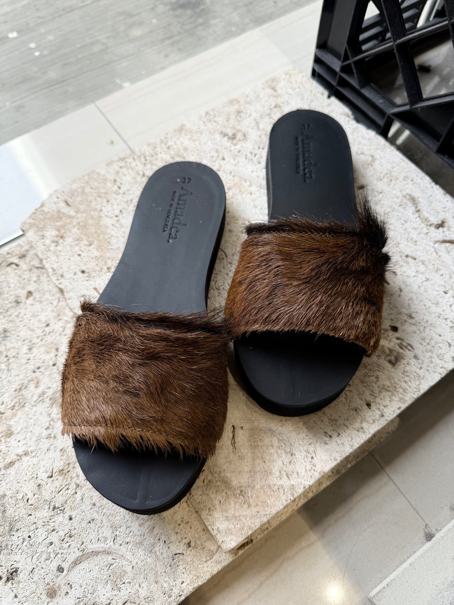 SANDALIA FURRY / CALF HAIR CHIVO