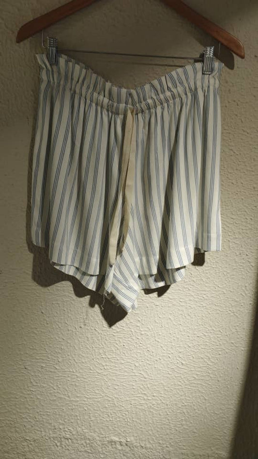 SHORT RUFLE / RAYAS AZUL Y BLANCO
